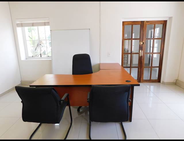 200M² OFFICE TO LET IN FERNDALE